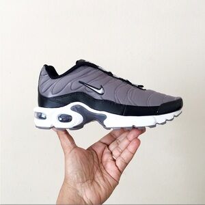 Nike air Max Plus RFT Black and Gray Sneakers